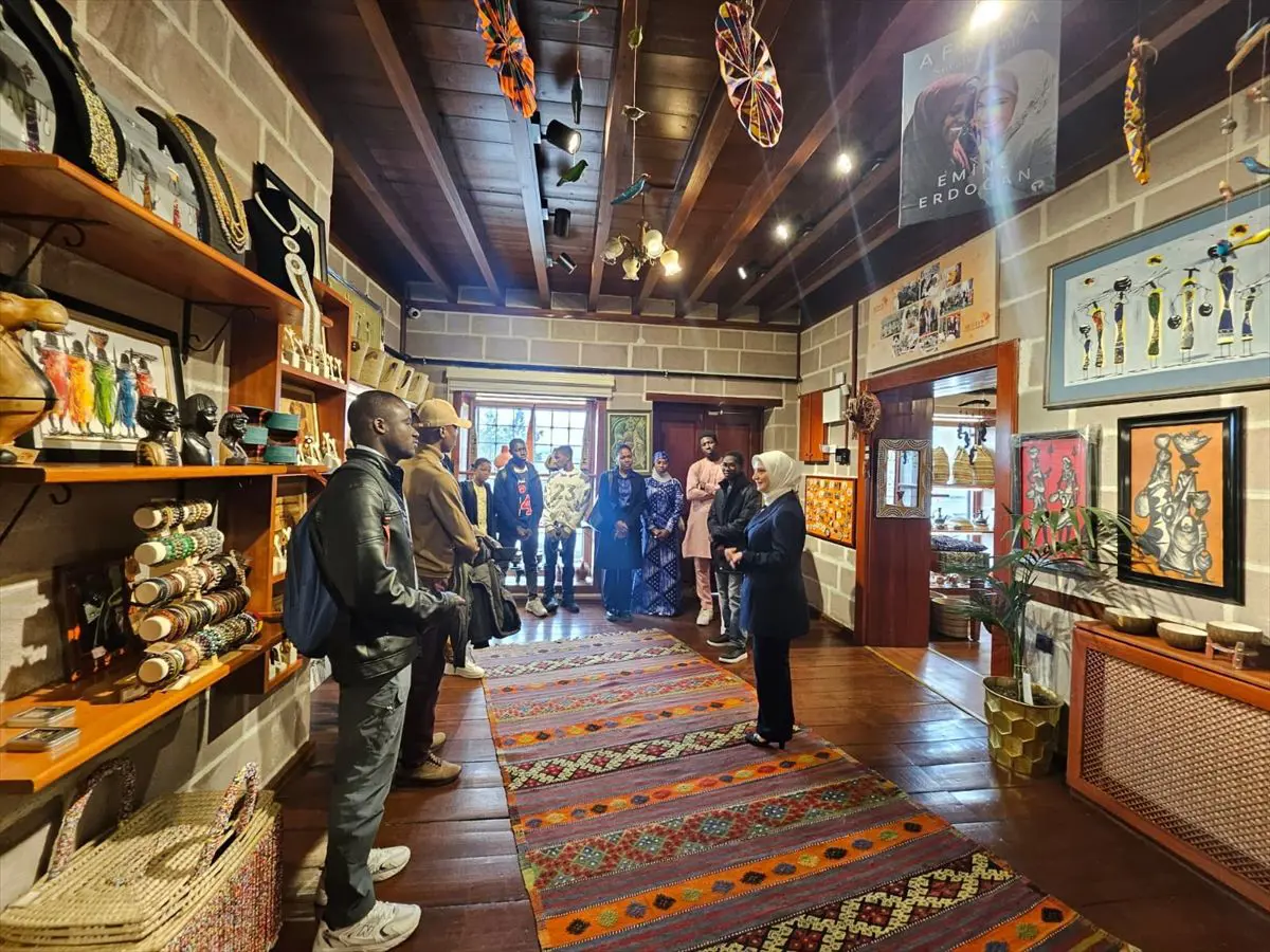 Afrikalı öğrenciler, Ankara'da Afrika Kültür Evi'ni gezdi