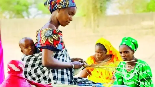 Doğru destek ve el emeğiyle Afrikalı kadınların hayatı değişiyor