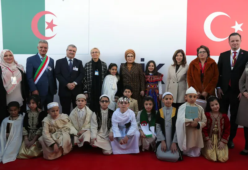 Emine Erdoğan Cezayir’de bilgisayar laboratuvarı açtı