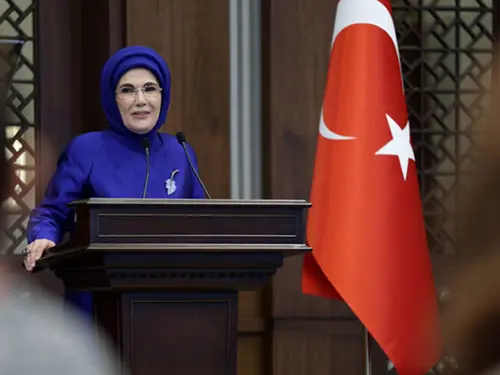 Emine Erdoğan, Kadın Büyükelçiler ve Büyükelçi Eşlerini Cumhurbaşkanlığı Külliyesi’nde Ağırladı