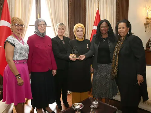 Çocuk ve Aile Hizmetleri Ajansı'ndan Emine Erdoğan'a Teşekkür Plaketi