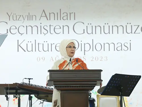 Emine Erdoğan, “Yüzyılın Anıları Geçmişten Günümüze Kültürel Diplomasi Programı”na katıldı