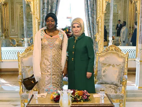 Emine Erdoğan, Gine Cumhurbaşkanı’nın Eşi Conde ile Görüştü
