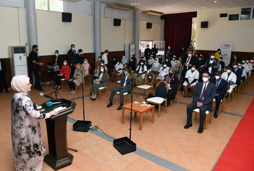 Emine Erdoğan, Angola’nın başkenti Luanda’da Rangel Kadın Mesleki Eğitim Merkezi’ni ziyaret etti