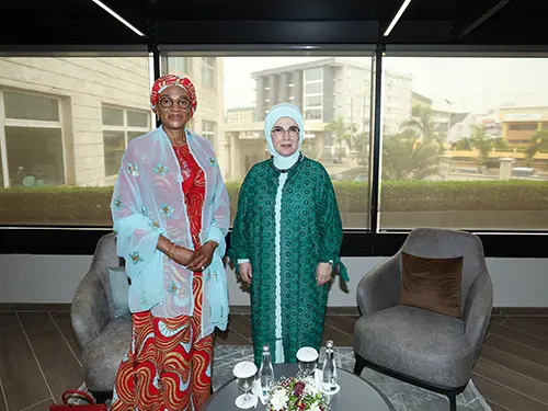 Emine Erdoğan, Nijerya Devlet Başkanı’nın eşi Oluremi Tinubu ile görüştü