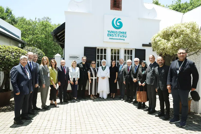 Emine Erdoğan, Güney Afrika'da Yunus Emre Enstitüsünü ziyaret etti
