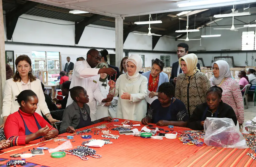 Emine Erdoğan, Kazuri Takı ve Seramik Üretim Merkezi'ni Ziyaret Etti