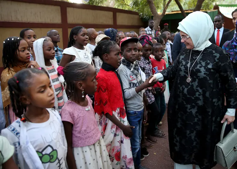 Emine Erdoğan, Encemine’de Okul Ziyaret Etti