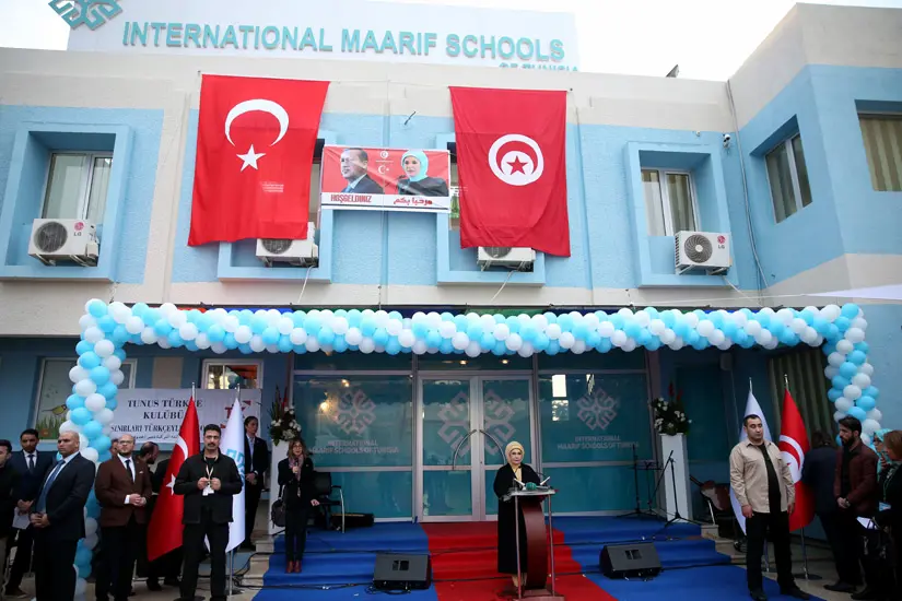 Emine Erdoğan, Tunus’ta Uluslararası Maarif Okulu'nu Ziyaret Etti